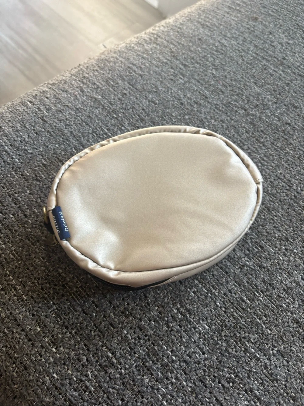 N/A small pouch